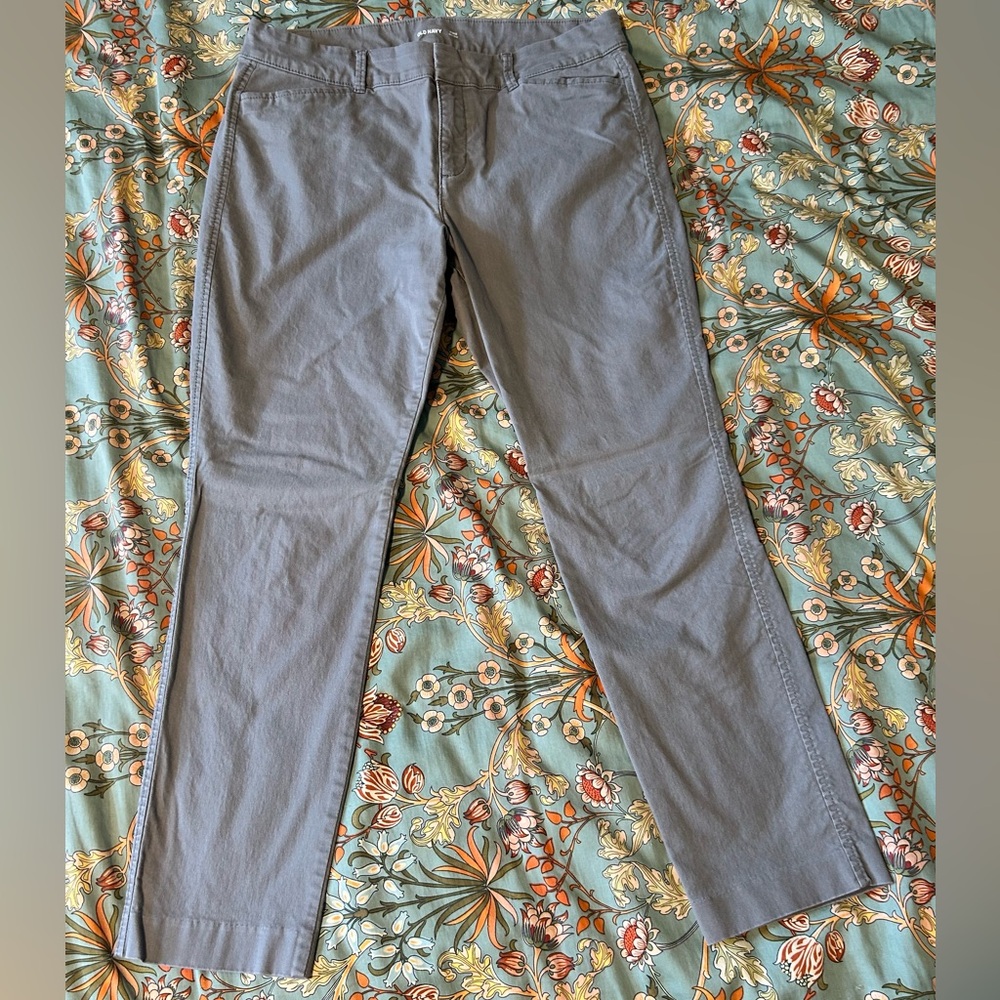 Old Navy Women’s Mid-Rise Pixie Pant